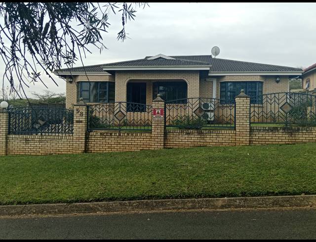 4 BEDROOM FREEHOLD FOR SALE IN HAYFIELDS